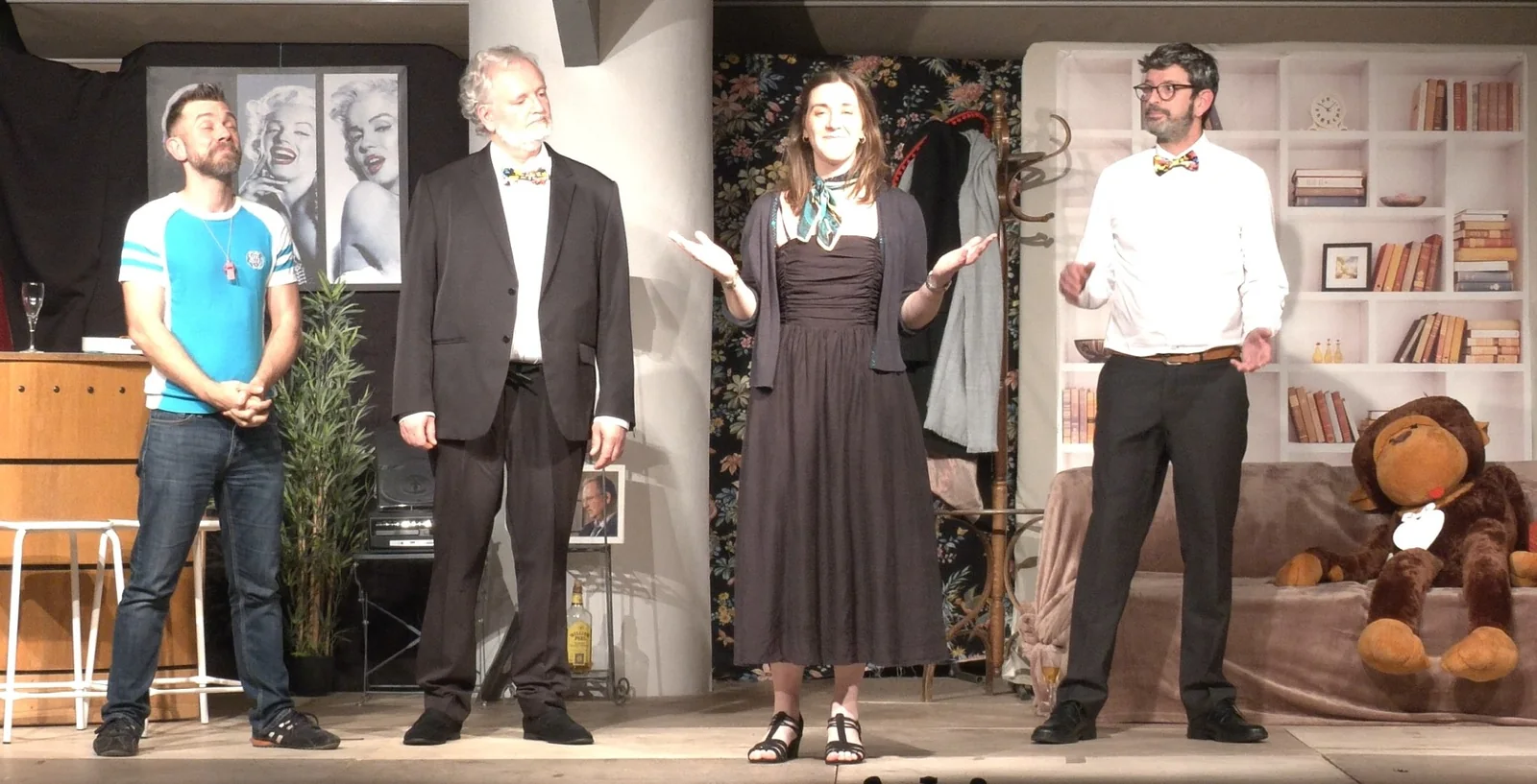 Les quatre personnages, Benjamin, Chris, Cyndi et Jean-Luc, réunis sur scène